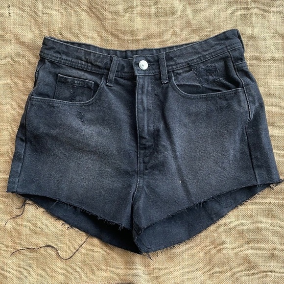 H&M Black Denim High Waisted Shorts Size 6 Distressed - Picture 1 of 7